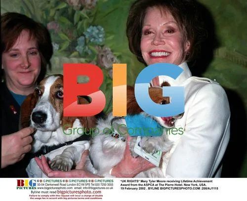 Mary Tyler Moore receives Lifetime Achievement Award