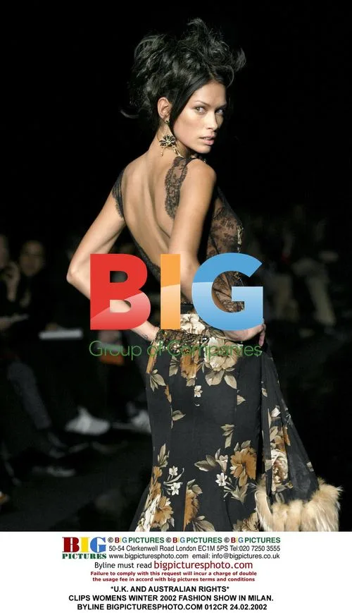 2002 Milan Women's Winter Fashion Show