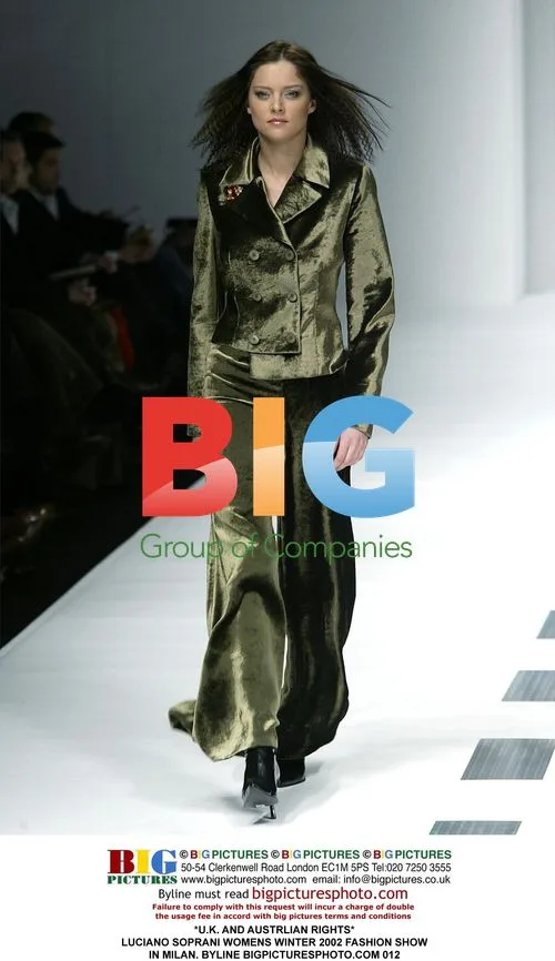 Luciano Soprani Women's Winter 2002 Fashion Show