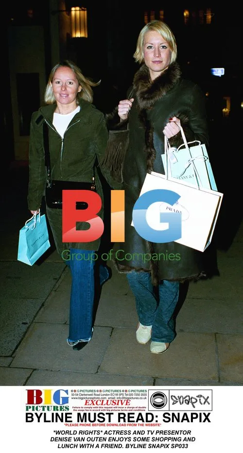 Denise Van Outen enjoys shopping with friend