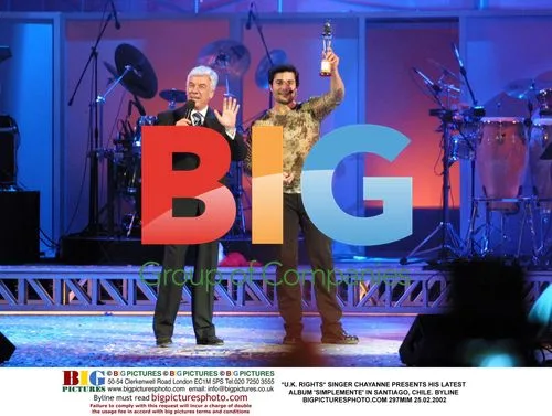SINGER CHAYANNE PRESENTS NEW ALBUM 'SIMPLEMENTE' IN SANTIAGO