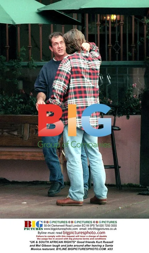 Kurt Russell and Mel Gibson Leaving Restaurant