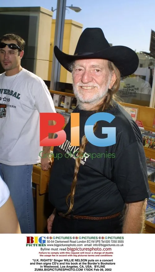 Willie Nelson Performs and Signs at Borders Bookstore