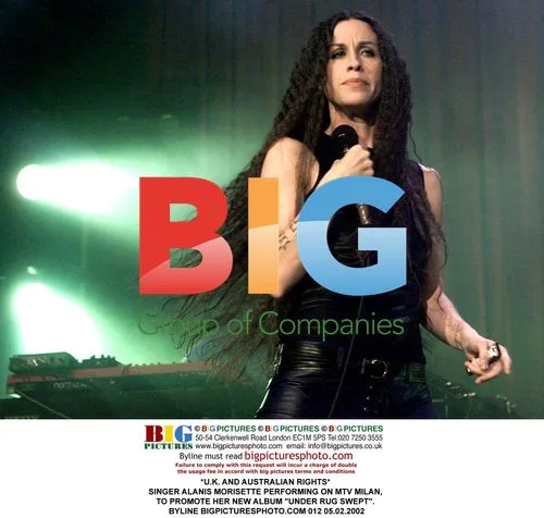 Alanis Morisette Performs on MTV Milan