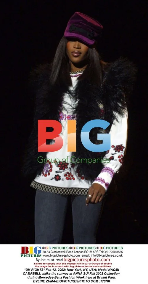 NAOMI CAMPBELL walks ANNA SUI runway
