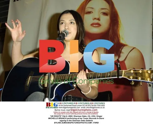 Michelle Branch performs at Tower Records signing