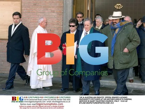 Luciano Parvarotti at mother's funeral