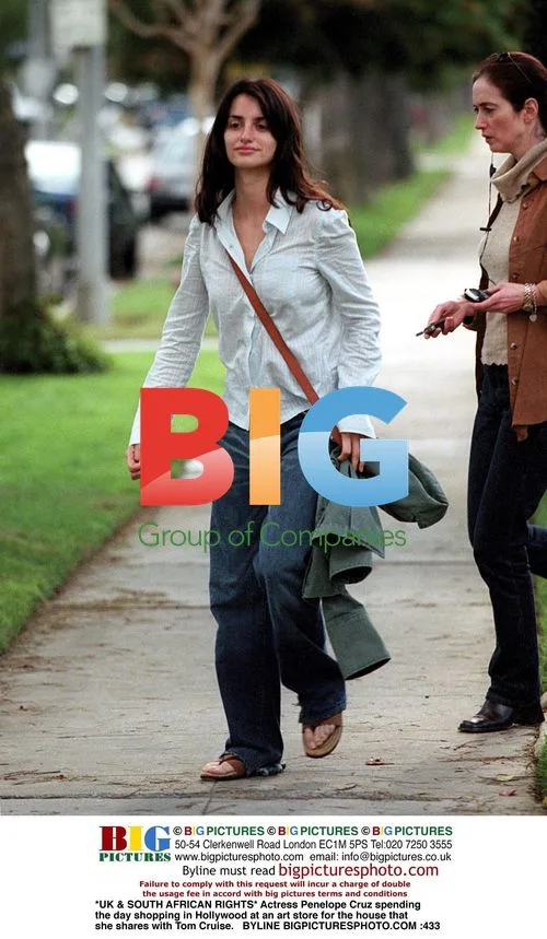Penelope Cruz Shopping in Hollywood