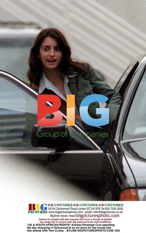 Penelope Cruz Shopping in Hollywood