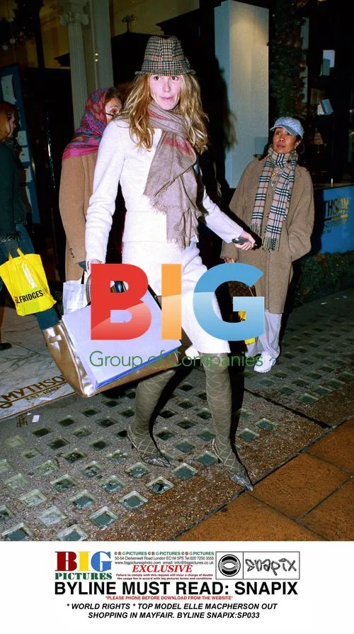 Elle Macpherson Shopping in Mayfair