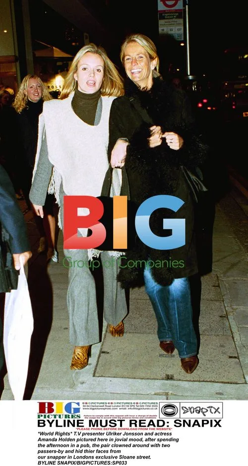 Ulriker Jonsson and Amanda Holden goof around in London