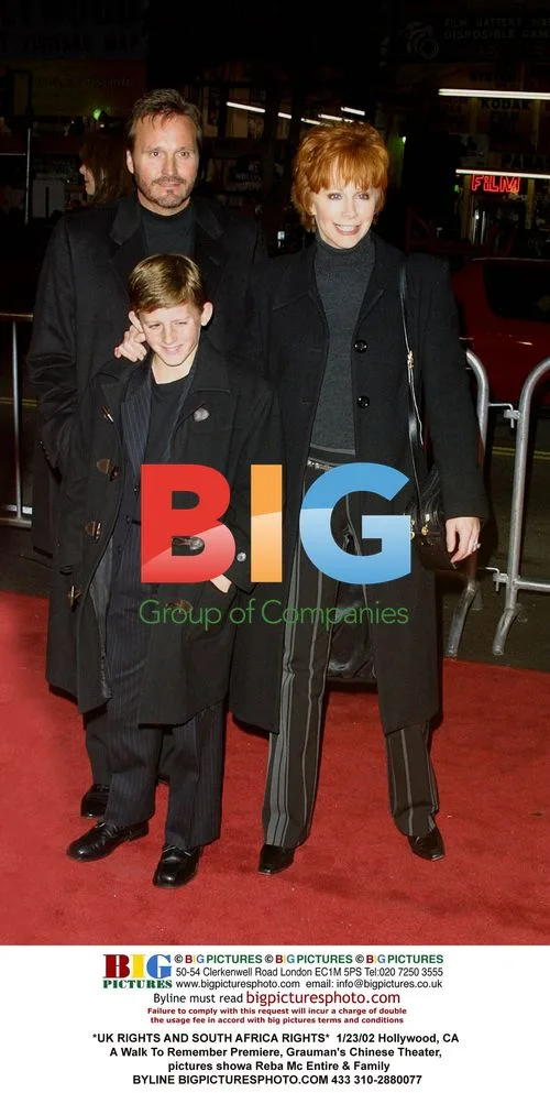 A Walk To Remember Premiere, Reba Mc Entire & Family