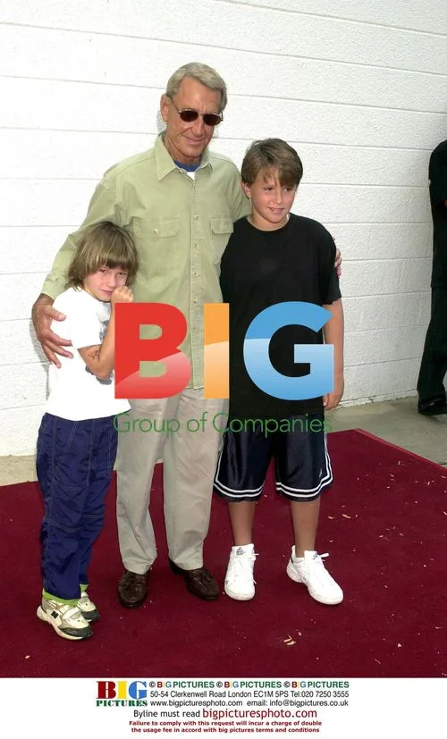 Roy Scheider and sons at "Men in Black 2" screening