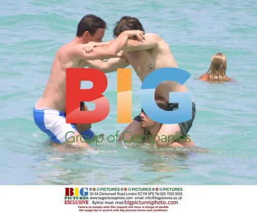 DiCaprio and Maguire Relax on Miami Beach