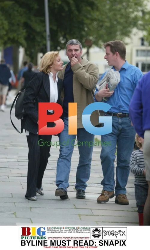 David Easter Strolls with Friends in London