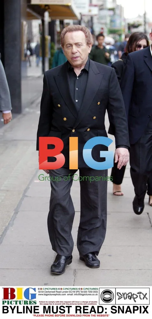 JACKIE MASON ENJOYS DAY OUT IN NORTH LONDON