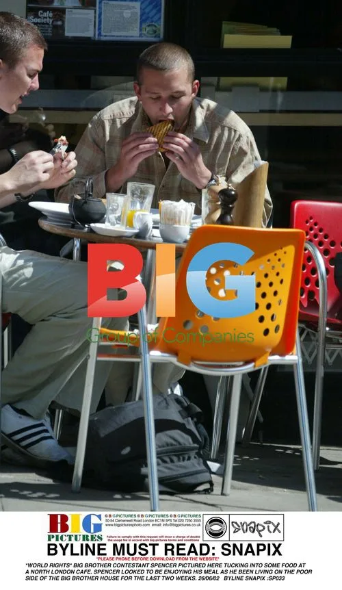 Big Brother's Spencer Eating at Cafe