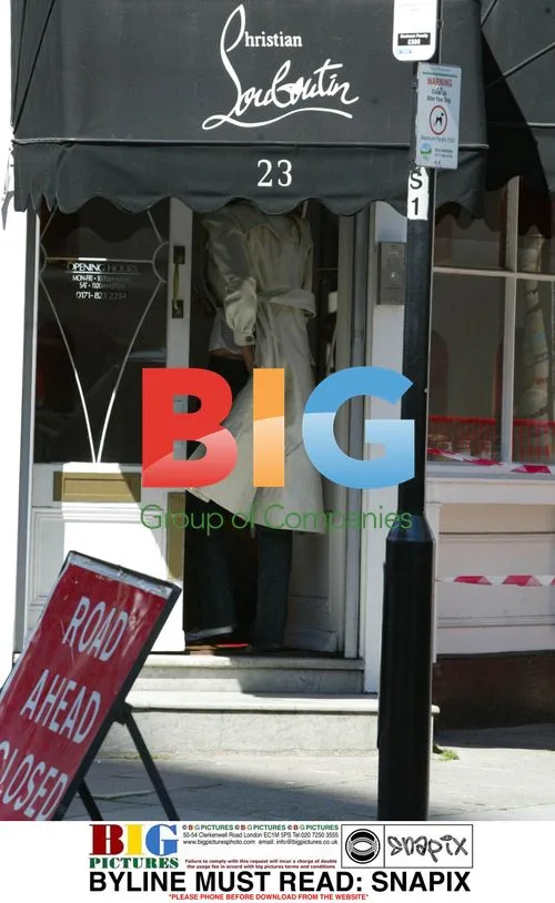 Elle Macpherson shopping in Knightsbridge