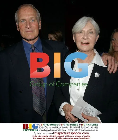 Paul Newman and Joann Woodward at 'Road to Perdition' premiere