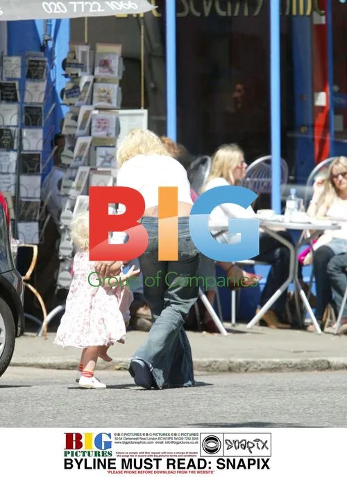 Noel Gallagher's Daughter Anais Out with Family