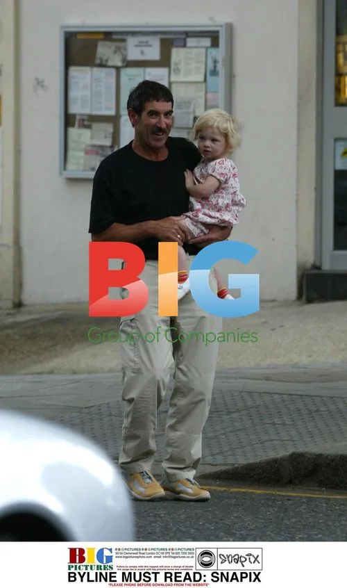 Anais Gallagher out with family in London