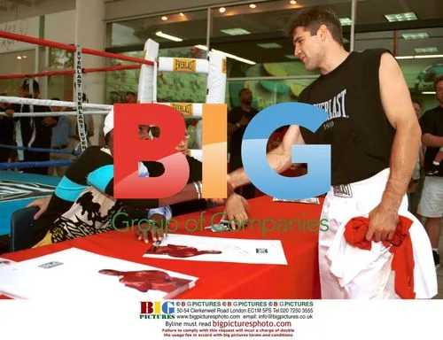 Argentinian Olympian Guillermo Saputo meets Sugar Ray Leonard
