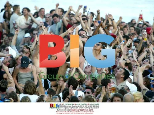 Crowds Gather to See DJ Fat Boy Slim in Brighton