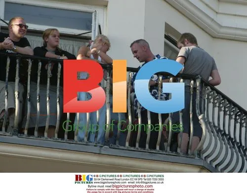 DJ Fat Boy Slim Looks Down on Fans