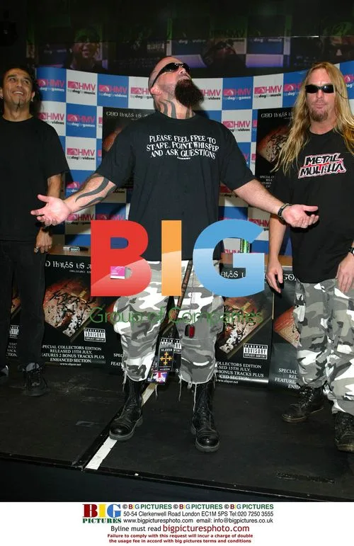 SLAYER sign new CD at HMV in London