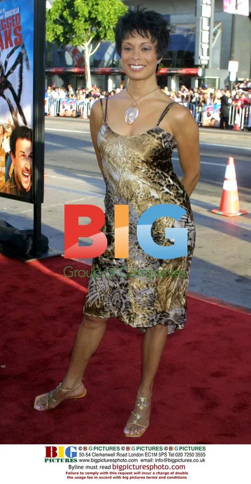 Valerie Pettiford at "Eight Legged Freaks" Premiere