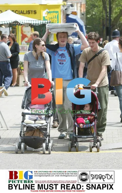 JAMIE and JULES OLIVER shopping with family