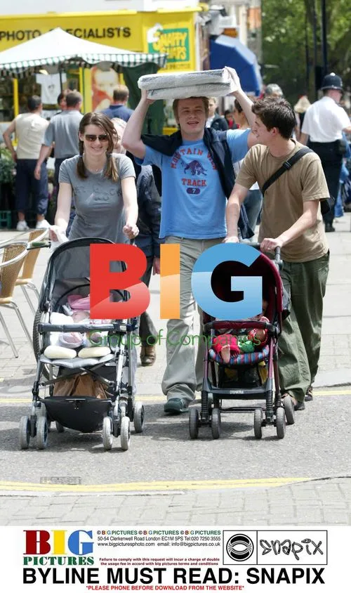 Jamie and Jules Oliver with baby Poppy shopping
