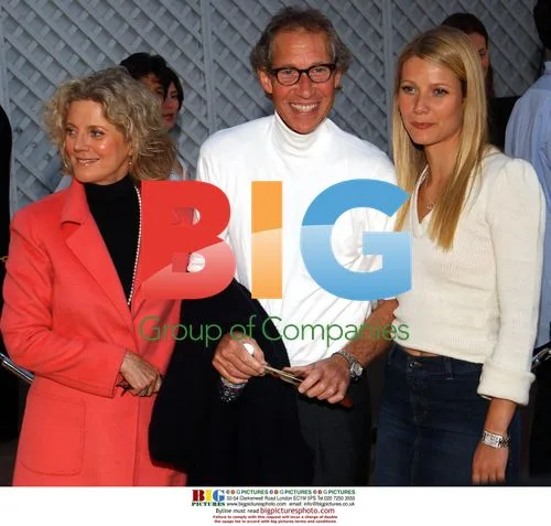 Gwyneth Paltrow attends "Austin Powers" premiere