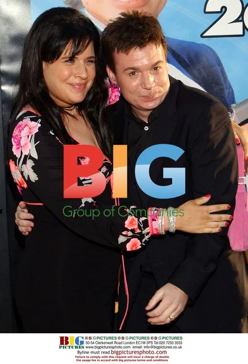 Mike Myers and Robin Ruzan at "Austin Powers" premiere
