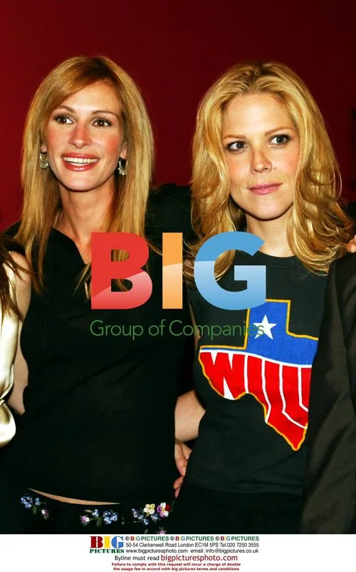 Julia Roberts and Mary McCormack at "Full Frontal" premiere