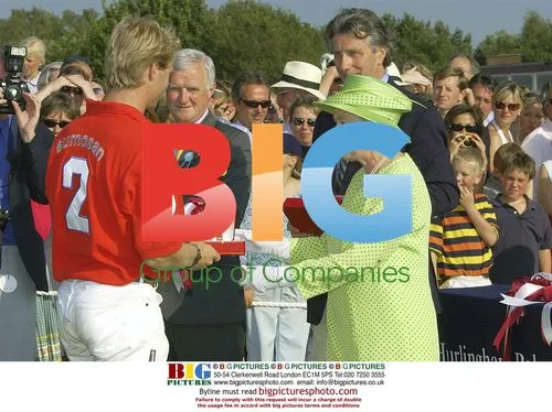 Queen presents Polo winners