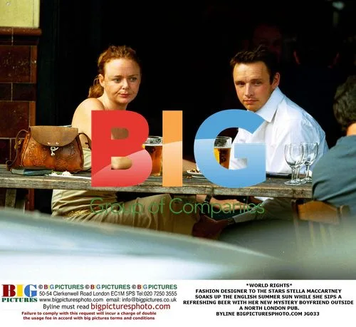 Stella McCartney Enjoys Beer With Boyfriend