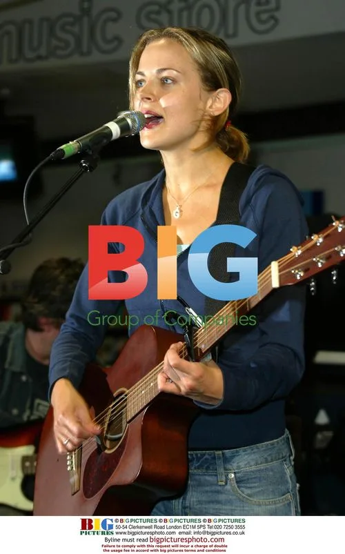 Gemma Hayes Plays Live at HMV Music Store