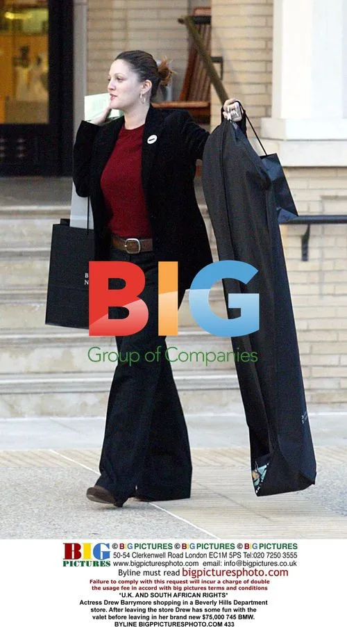 Drew Barrymore shopping and with valet