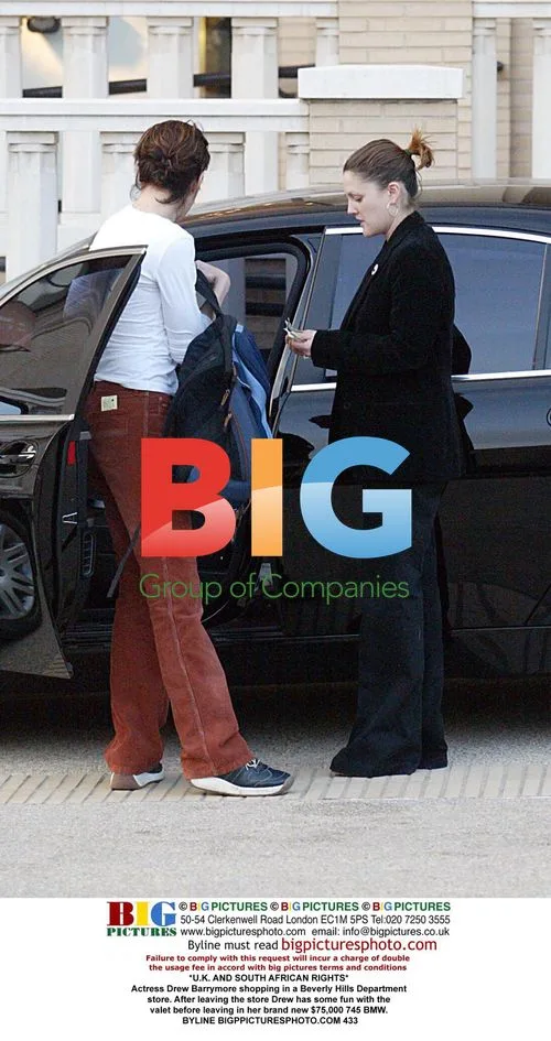Drew Barrymore shopping and with valet