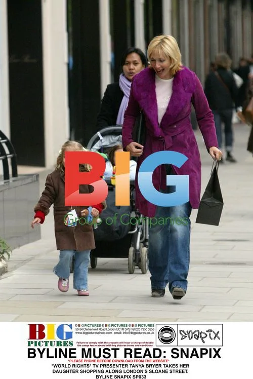TV Presenter Tanya Bryer and Daughter Shop on Sloane Street