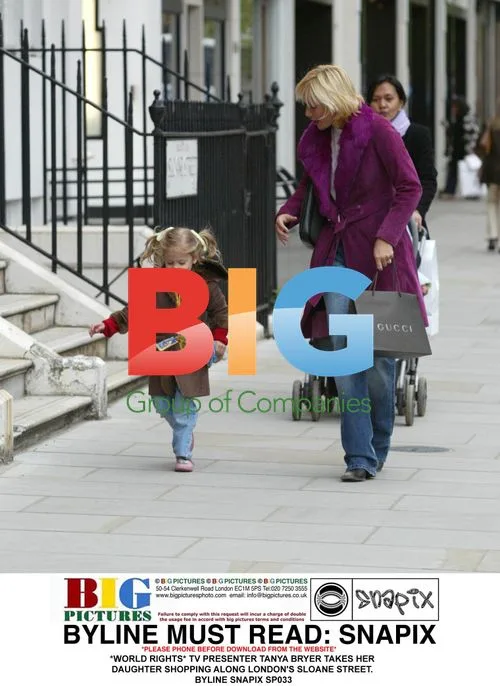 TV Presenter Tanya Bryer Shopping with Daughter