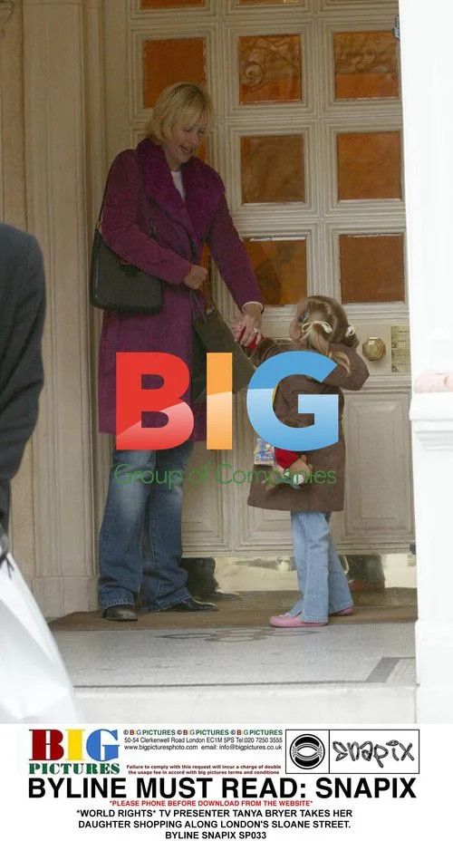 TV Presenter Tanya Bryer Shopping with Daughter