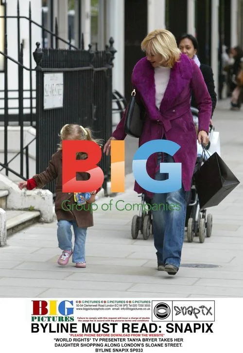 TV Presenter Tanya Bryer Shopping with Daughter