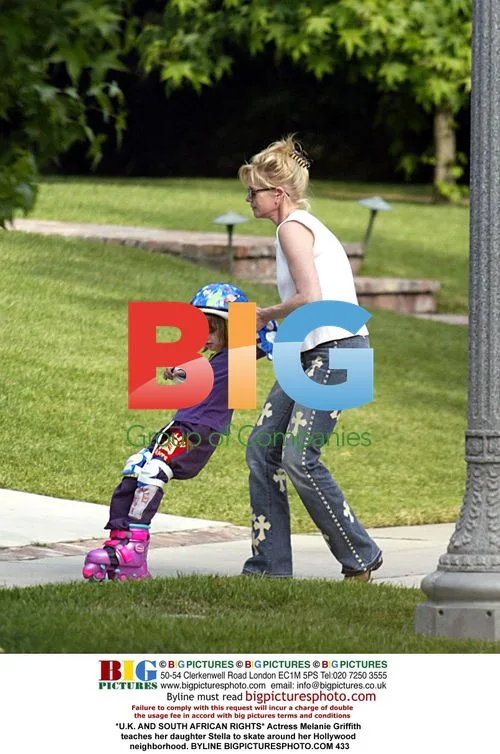Melanie Griffith teaches daughter Stella to skate