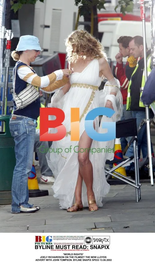 JOELY RICHARDSON ON FILMSET FOR LLOYDS AD