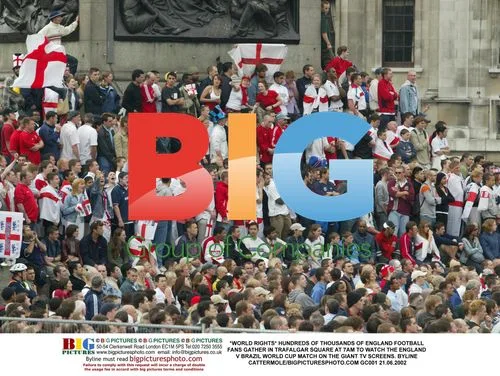 England Fans Gather in Trafalgar Square for World Cup