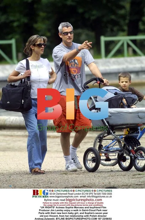 Sophie Marceau and family in Saint-Cloud Park