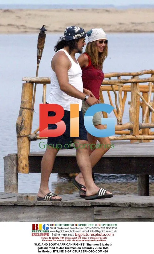 Shannon Elizabeth gets married
