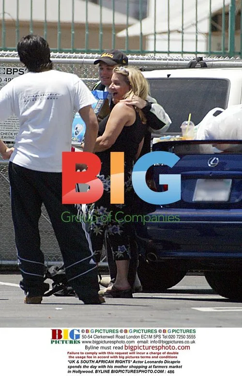 Leonardo DiCaprio shops with mom